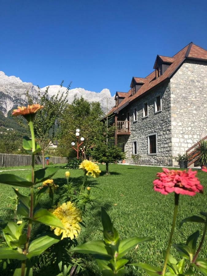 Kompleksi Zorgji Hotel Theth Buitenkant foto